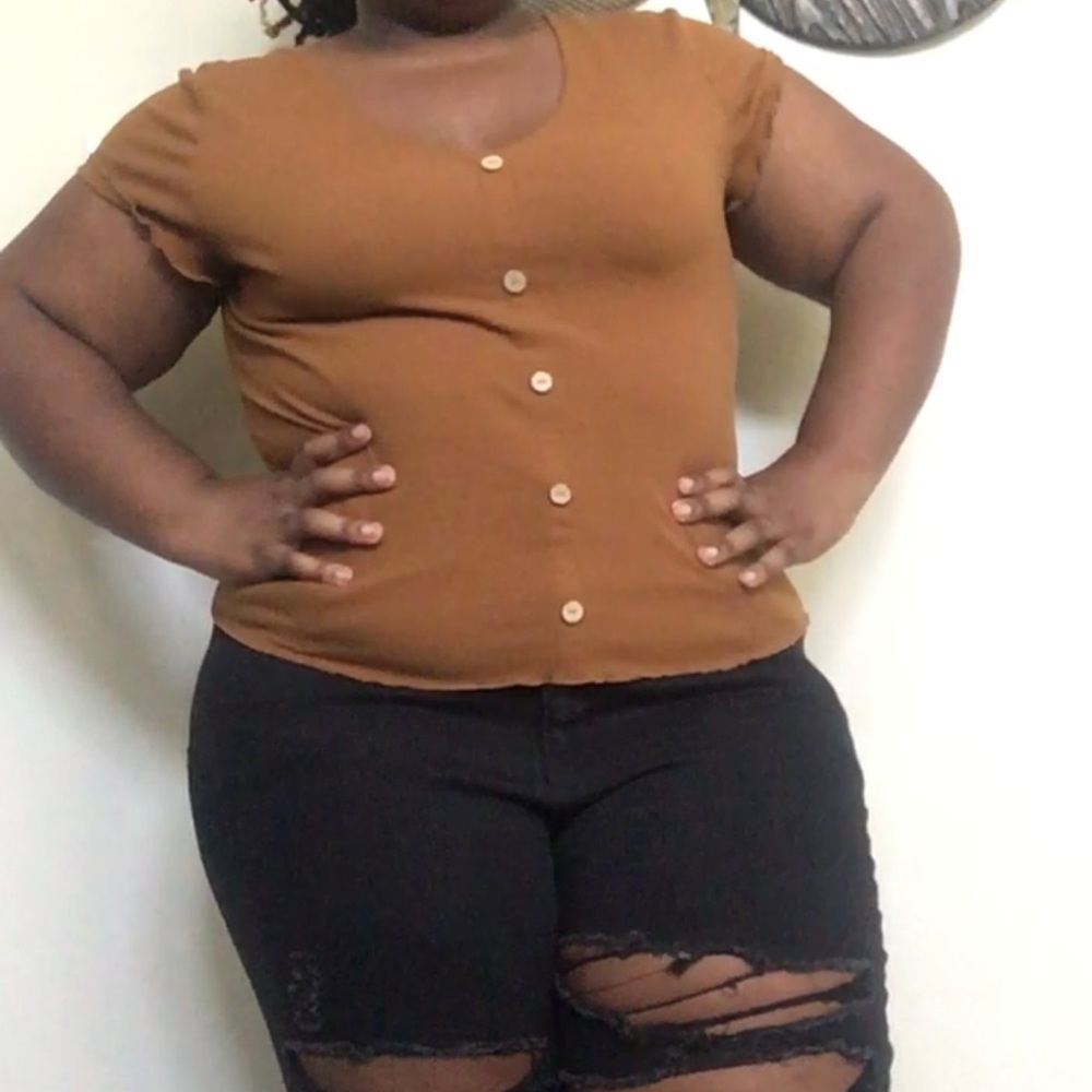 Brown cropped shirt